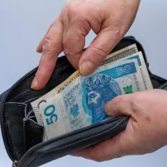 Czy pracownicy mogą rozmawiać o zarobkach? Sprawdź zasady i konsekwencje