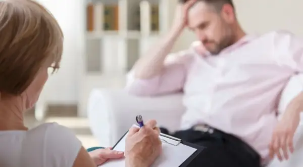 Czy na L4 od psychiatry można wyjechać? Poznaj zasady i ryzyko