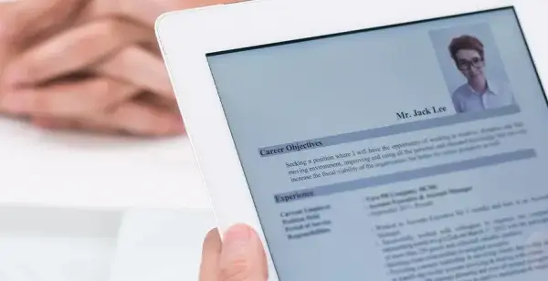 Jak wpisać kursy w CV, aby przyciągnąć uwagę pracodawcy?